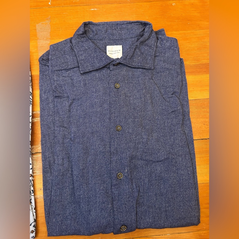 Men’s Citizen Made in Italy Shirt. 
Size Large